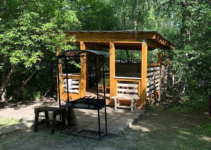 Средняя беседка с мангалом для шашлыка