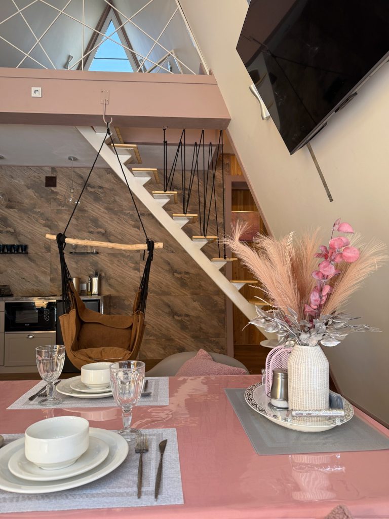 А-фрейм «AURA Platinum» с тремя спальнями до 4 гостей - Загородный комплекс ZAOZEROM (фото 10)