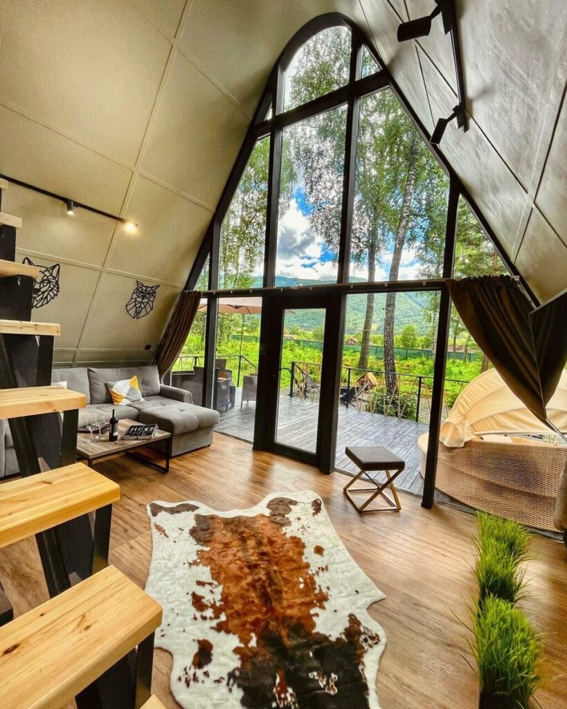 А-фрейм PRISMA Chalet Lux с купелью на террасе до 6 гостей: окна второго света