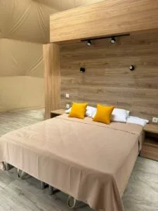 Большой геокупол 35 м² с террасой и джакузи до 4 гостей