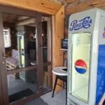 Избушка-Гриль на Перевалке в Петрозаводске, общий вид: вход и прихожая