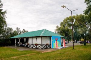 Веранда у пляжа на реке Мостовой до 60 гостей