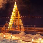 Глэмпинг Пауза в Черноречье, общий вид: A-Frame в огнях зимой