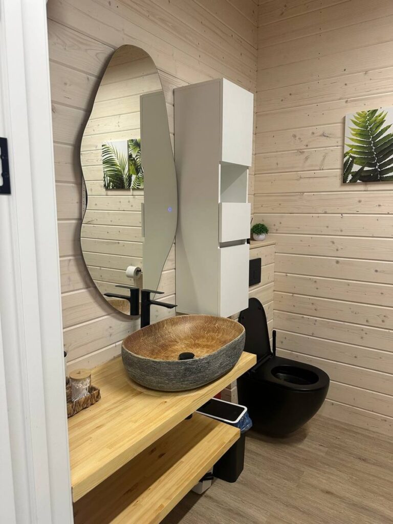 Дом 73 м² с бассейном и чаном у Балтыма до 6 гостей, Глэмпинг «Ёлкин Берег» на Балтыме: санузел