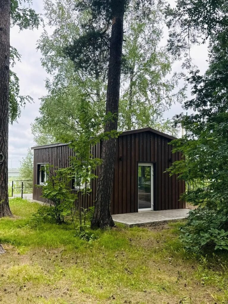 Тёплая беседка с видом на реку на 15 гостей