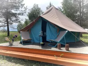 Глэмпинг-шатёр 15 м² на подиуме до 3 гостей