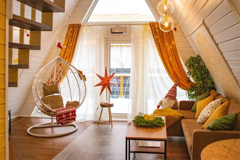 A-frame домик «Осень» в золотых тонах с кухней и тёплыми полами на 5 гостей