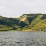 Глэмпинг Альфа у Подвальских террас, общий вид: Подвальские террасы над водой