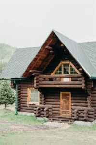 Коттедж «Зимняя Сказка» с камином и тремя спальнями до 8 гостей