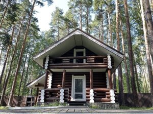 Двухэтажный коттедж №1 с комнатой на шестерых до 10 гостей
