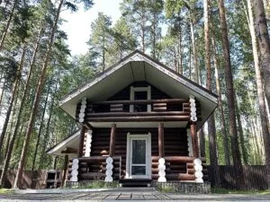 Двухэтажный коттедж №1 с комнатой на шестерых до 10 гостей