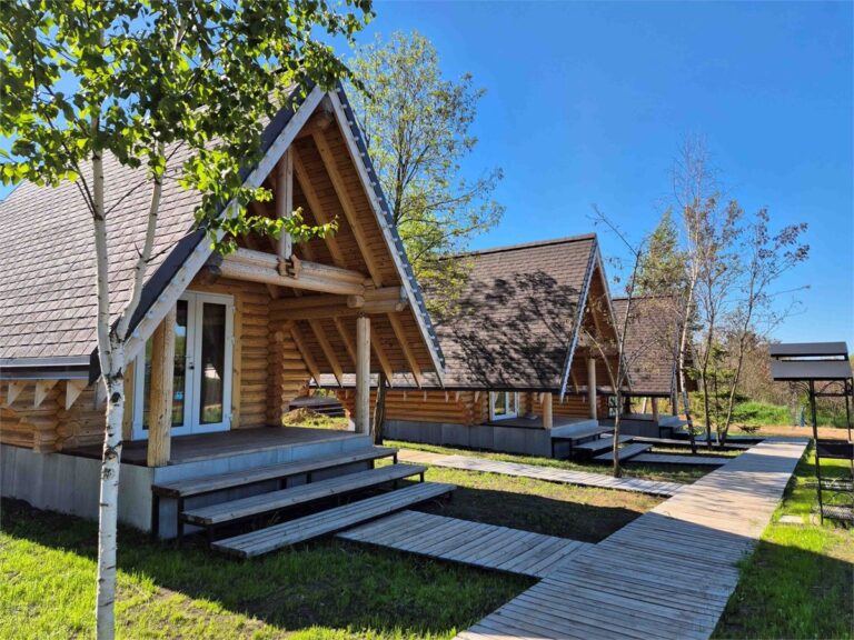 Домик-глэмпинг из сруба 12 м² для двоих