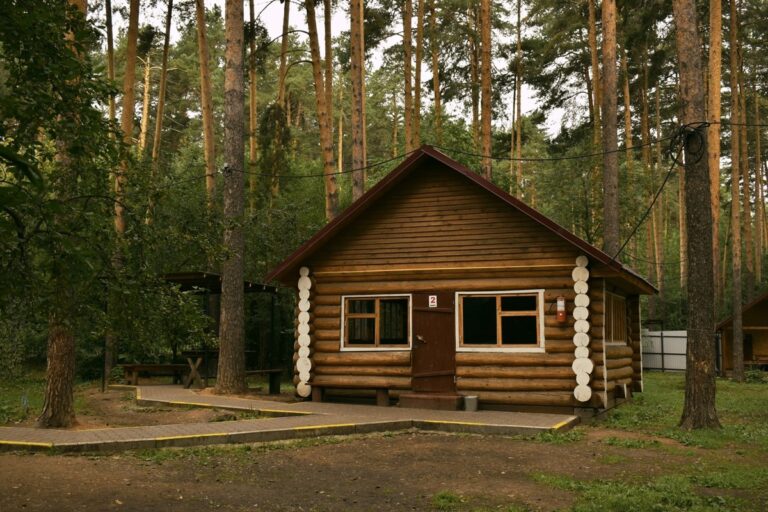 Малая тёплая беседка с камином и мангалом до 20 человек
