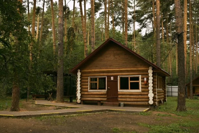 Малая тёплая беседка с камином и мангалом до 20 человек