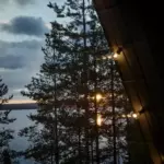 Глэмпинг Dream House in Karelia на Ладоге, общий вид: вечерний залив с террасы