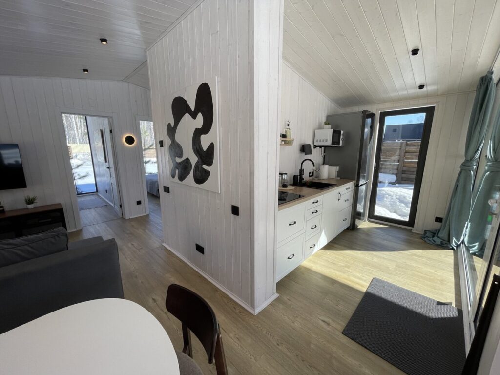 Barn House Glass №8 с остеклённым фасадом до 6 гостей, Парк-отель «Дача» в Верхнем Дуброво: кухня