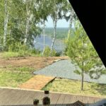 A-фрейм Точка на Волге в Голошубихе, общий вид: дорожка над обрывом