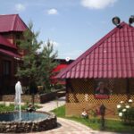 Эко-отель Кочаки у Ясной Поляны, общий вид: двор с фонтаном