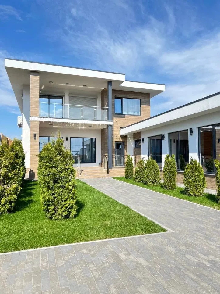 Коттедж «Престиж» 250 м² с бассейном и сауной, до 15 гостей