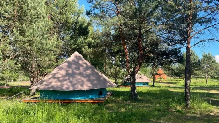 Глэмпинг «ПМЖ - Пространство медленной жизни» у Никола-Ленивца
