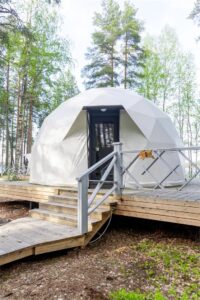 Дом-сфера с панорамным остеклением и террасой, до 3 гостей