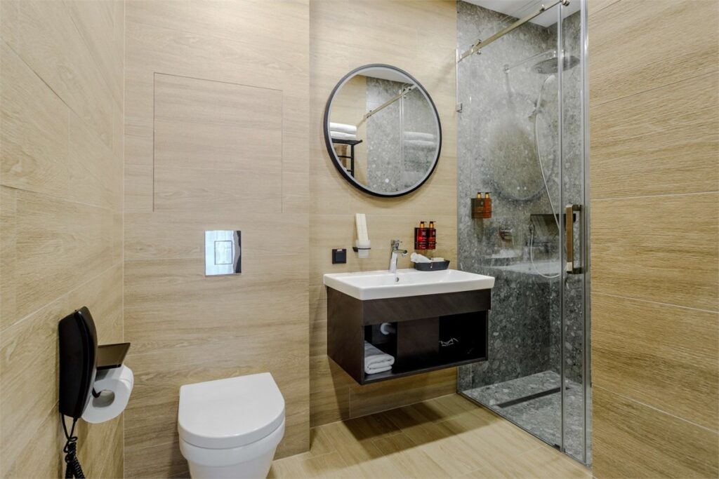 Вилла Deluxe с террасой 90 м² и видом на горы до 4 гостей, Mairi Park Hotel в Романтике: ванная