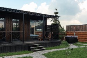 Дом-студия «Мини Боб» с панорамным окном на двоих