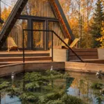 Глэмпинг на Озёрах у Тимково, общий вид: A-frame с купелью у крыльца