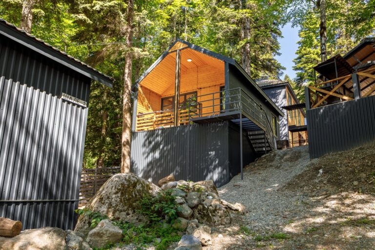6 одинаковых шале 60 м² с террасой до 6 гостей