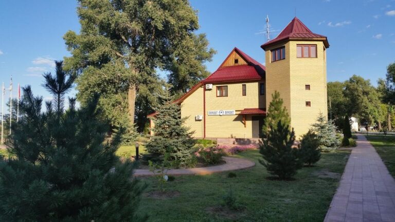 Клубный дом с сауной и бильярдом до 16 гостей