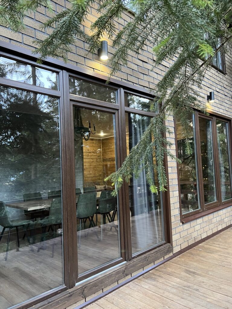 Коттедж «Горная вершина» 90 м² с двумя спальнями до 11 гостей