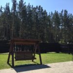 Тёплые беседки Ленточный бор у Власихинской, общий вид: дворик у соснового леса