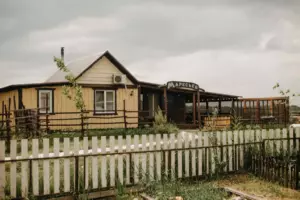 Дом «Маресьев» в деревенском стиле с печью и беседкой, 10 спальных мест