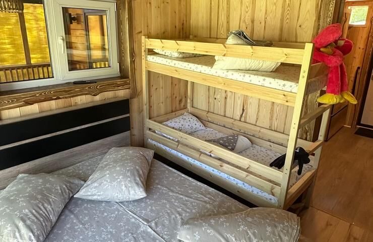 Коттедж №10 с камином и террасой до 6 человек, Парк-отель «Ровесник» на Исети: двухъярусная кровать