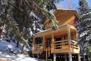 Двухэтажный коттедж VIP 90 м² с тремя спальнями до 12 гостей
