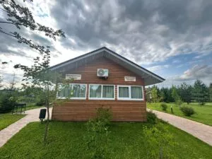 Панорамная «Форелевая» беседка 72 м² на берегу пруда до 35 гостей