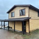 База отдыха Ладога Марина в Лахденпохье, общий вид: коттедж у причала