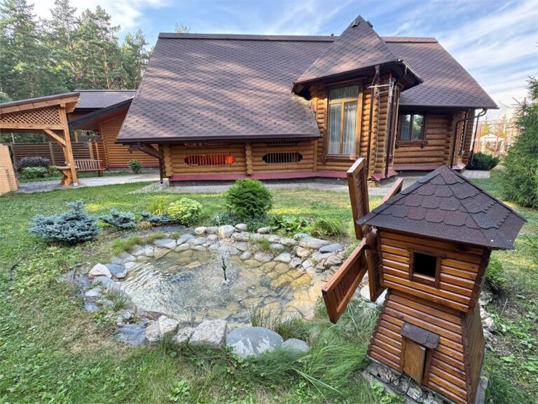 Бревенчатый коттедж №1 с балконом до 10 человек
