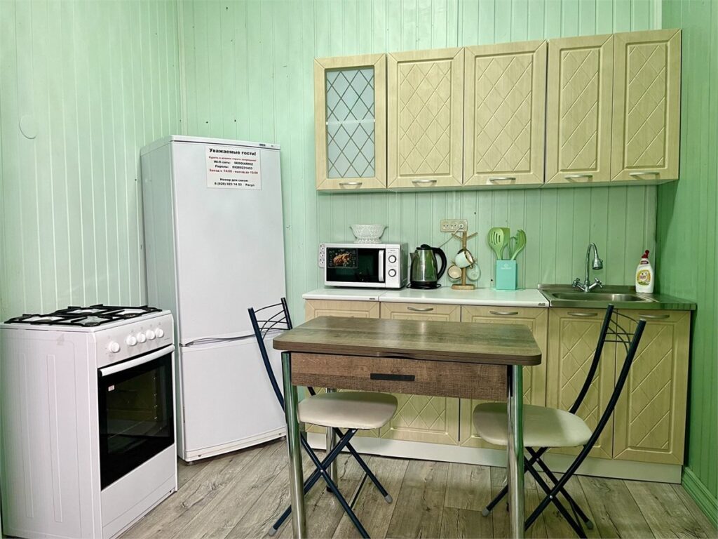 Эко-домик «Прованс» 36 м² с кухней и беседкой до 3 гостей: кухня с плитой