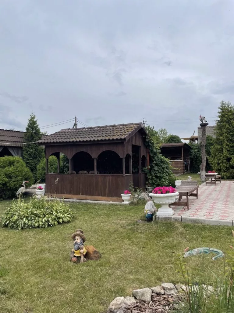 Беседки в саду у бассейна на 6, 10 и 15 человек