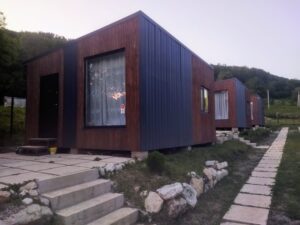 Два одинаковых дома с двумя спальнями до 4 гостей