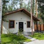 Загородный комплекс Исетское городище в посёлке Исеть, общий вид: банный дом