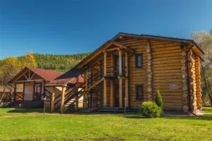 Первый этаж «Кедрового терема» 90 м² с террасой у реки до 8 гостей
