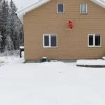 Тёплая беседка на Зимнем проезде в Петрозаводске, общий вид: дом на участке зимой