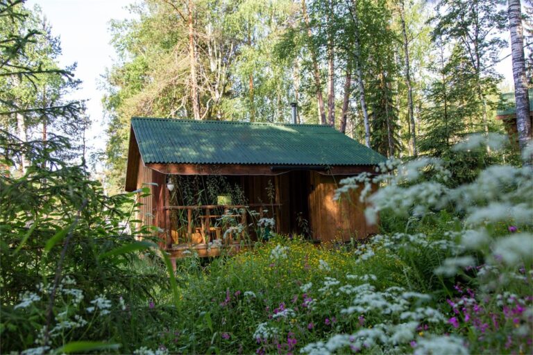 4 одинаковых бревенчатых дома-студии с камином, до 3 гостей