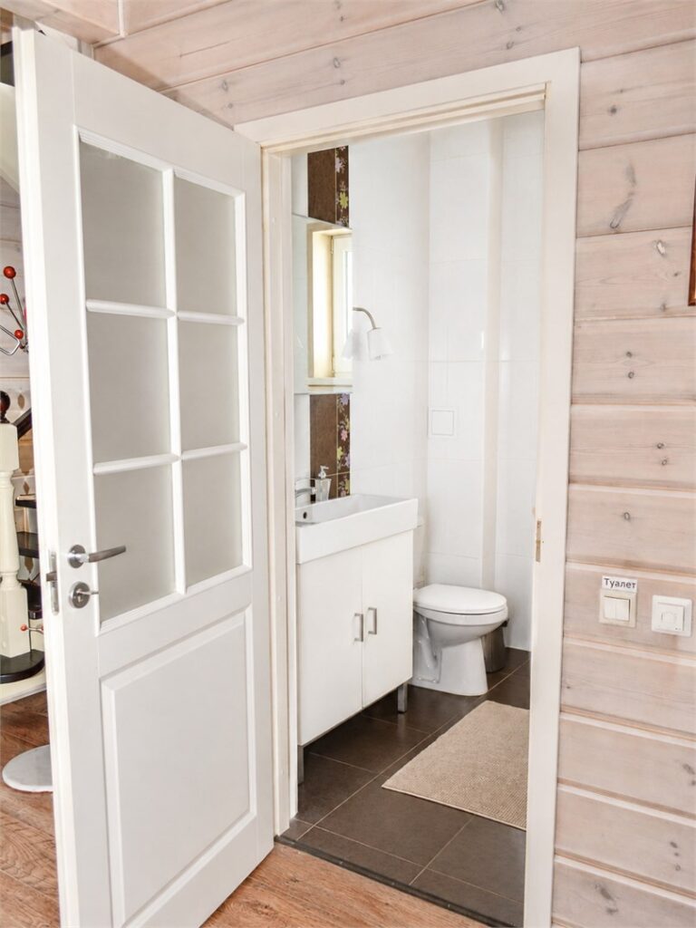 Гранд-коттедж 230 м² с камином и сауной до 14 гостей: ванная комната
