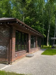 Застеклённая беседка с кухонной зоной до 10 человек