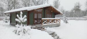 Зелёное шале с видом на пруд до 6 гостей