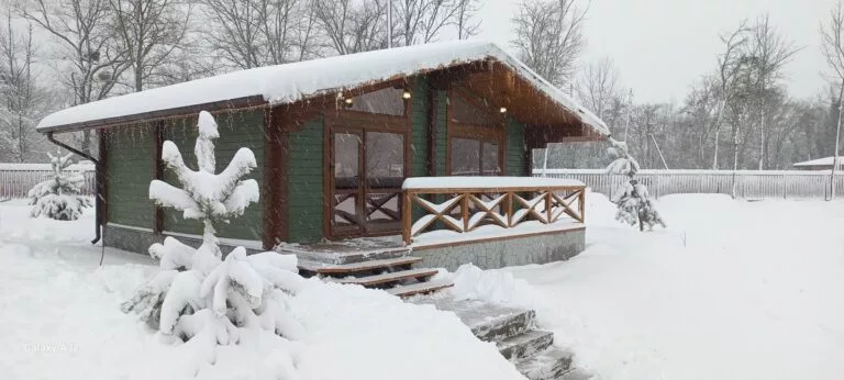 Зелёное шале с видом на пруд до 6 гостей