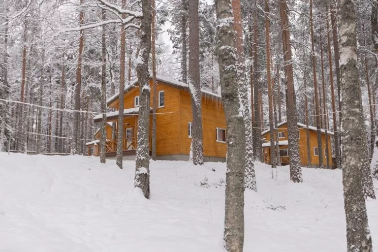 Коттедж «Сандал» с четырьмя спальнями до 10 гостей